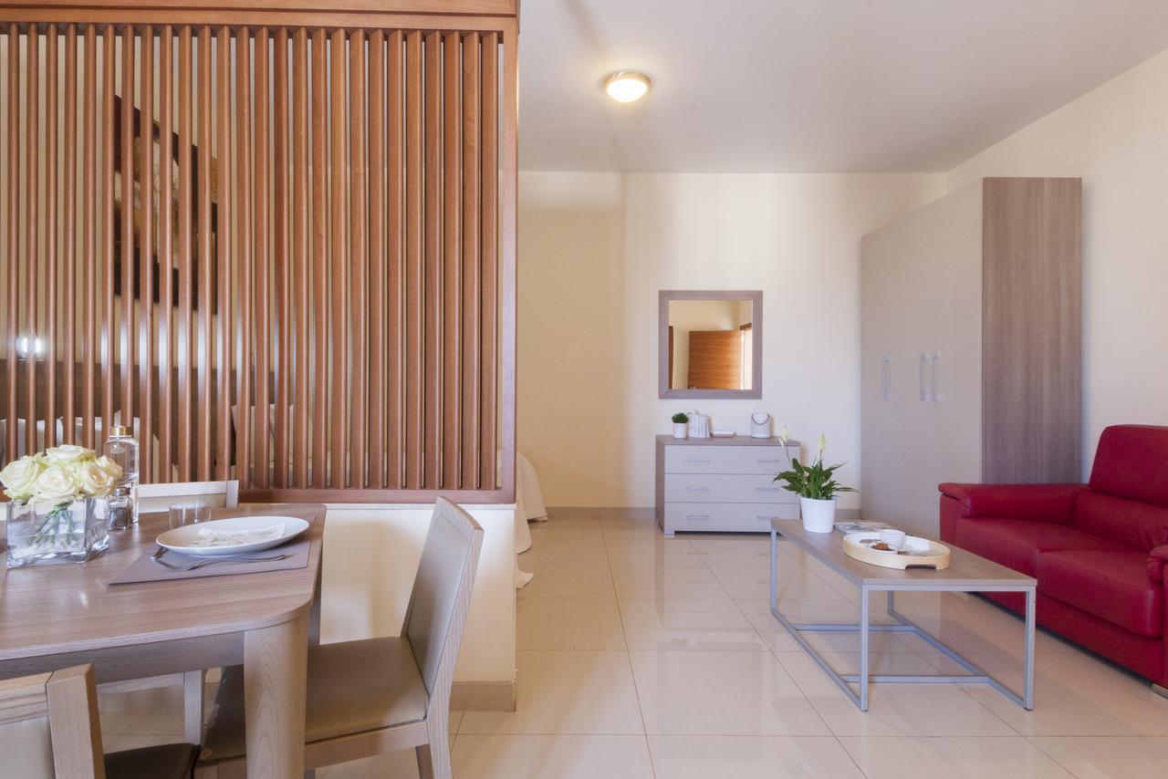 Blubay Suites By St Hotels 그지라 외부 사진